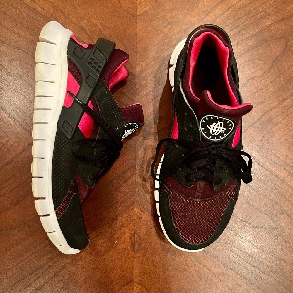 Nike Huarache Sneakers Free Black Red Pink Athletic Shoes Lace Up Stretchy Sz 8